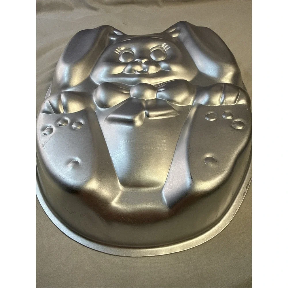 Wilton Sunny Bunny Rabbit Cake Pan Aluminum Baking 13